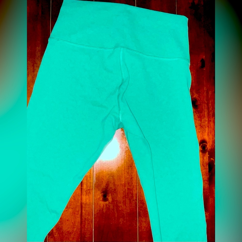 Lululemon Wunder Train High-Rise Tight 25"
Blaze Maldives Green
